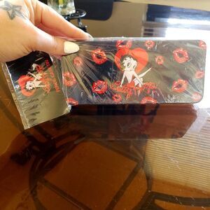 2005 Hot Black Lips Kisses Betty Boop Collectible Tin
